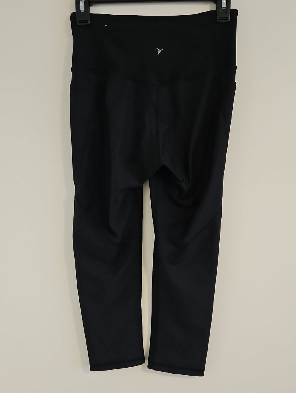 Old Navy Active Black Powersoft Capri Leggings